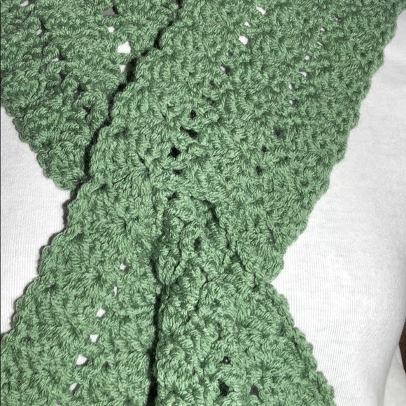Neck warmer scarf hand crocheted Green - Picture 2 of 4